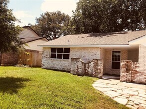 Building Photo - 19319 Long Lake Dr