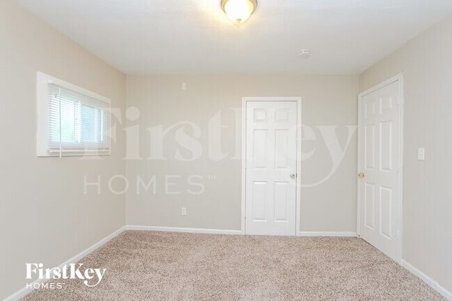 Building Photo - 3135 Foltz St