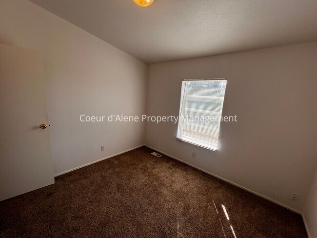Building Photo - 25296 Vlazy Ln