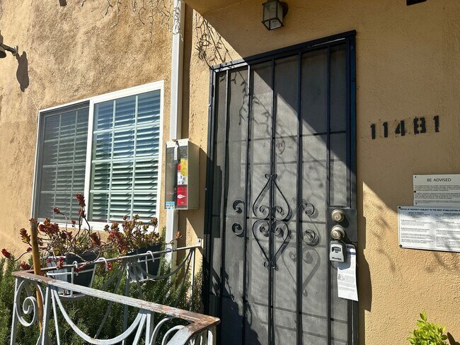 Building Photo - Cute 1bd/1ba move in ready in NoHo