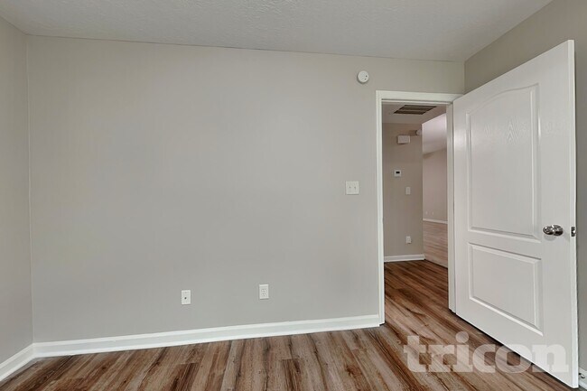 Building Photo - 2124 Sylvan Lake Dr