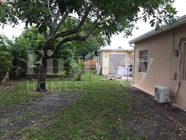 Building Photo - 7925 Indigo St