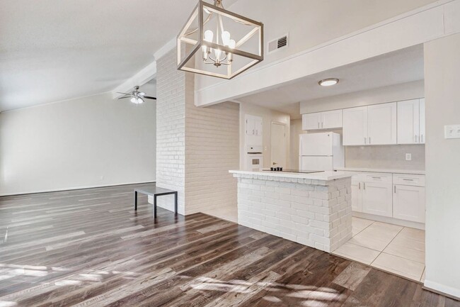 Building Photo - 1018 Rock Canyon Dr