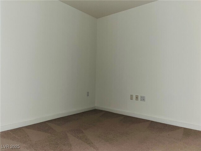 Building Photo - 4471 Dean Martin Dr