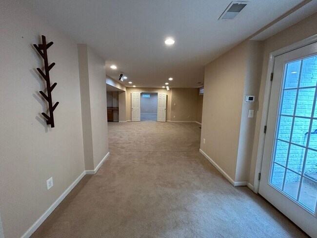 Building Photo - 40 Nugent Dr