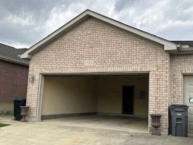 Building Photo - Modern Brick Ranch with 3 Bedrooms, 1.5 Ba...