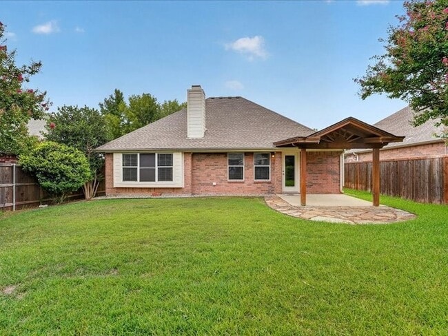 Building Photo - 5912 Meadowglen Dr