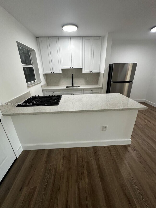 Building Photo - 1255 W 49th Pl