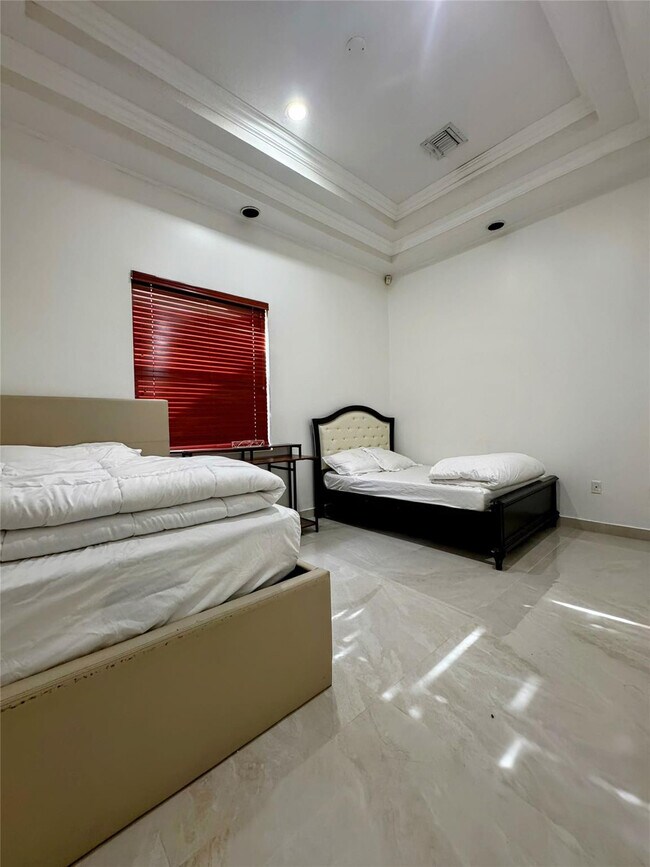 Building Photo - 5981 SW 37th Terrace