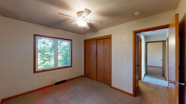 Building Photo - Great Duplex on Campus