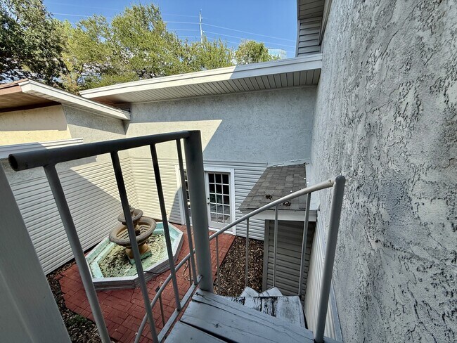 Building Photo - 5040 Thunder Rd
