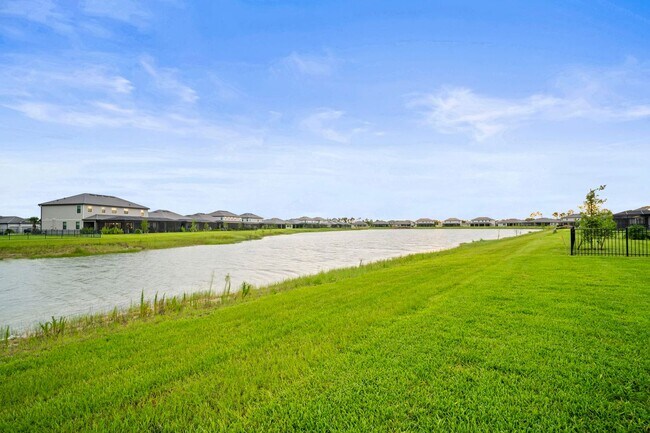 Building Photo - Spacious home 3beds+Den 3 baths located in...