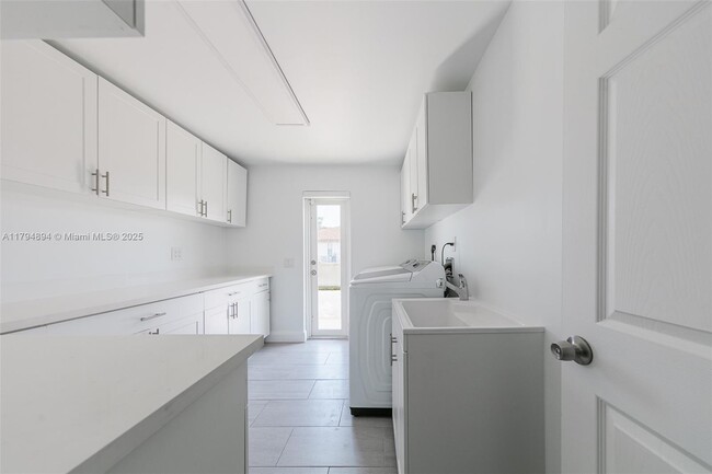 Building Photo - 3401 SW 141st Ave