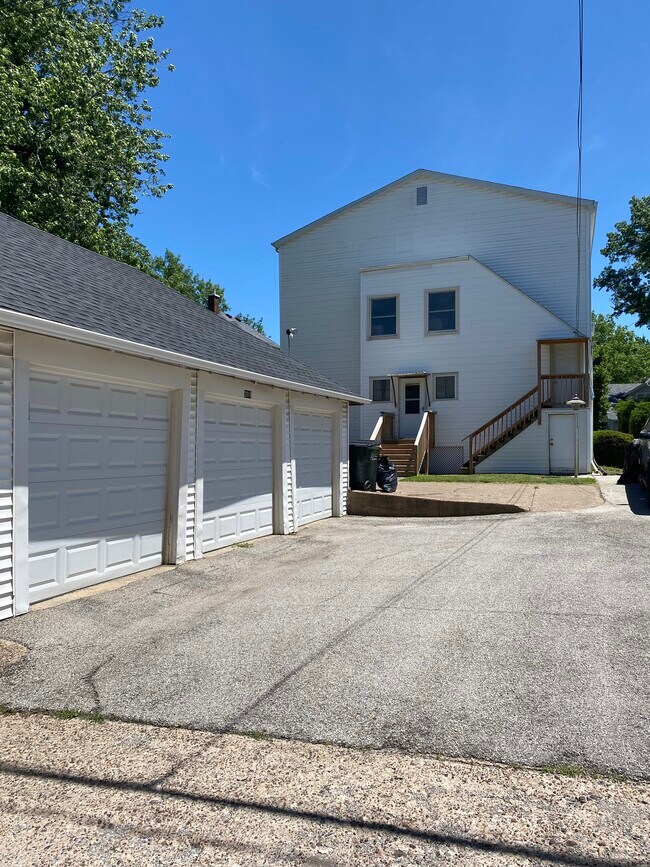 Building Photo - 2018 Lillie Ave