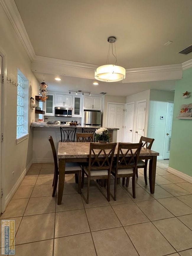 Building Photo - 111 E Polaris Dr