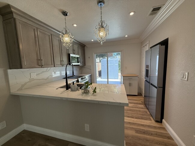Building Photo - 328 Flaming Oak Dr