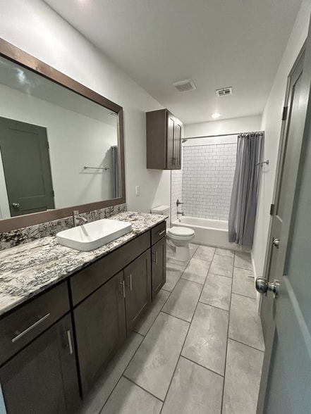 Building Photo - 4600 Lincoln St