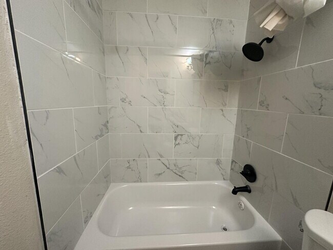 Building Photo - Four Bedroom in Tech Terrace or Three bed ...