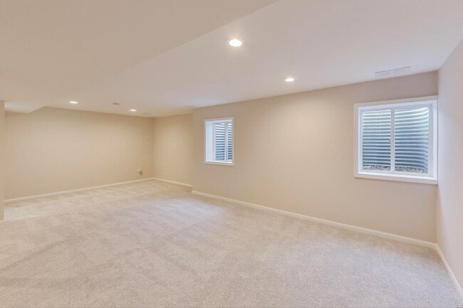 Building Photo - 23927 McMullin Cir