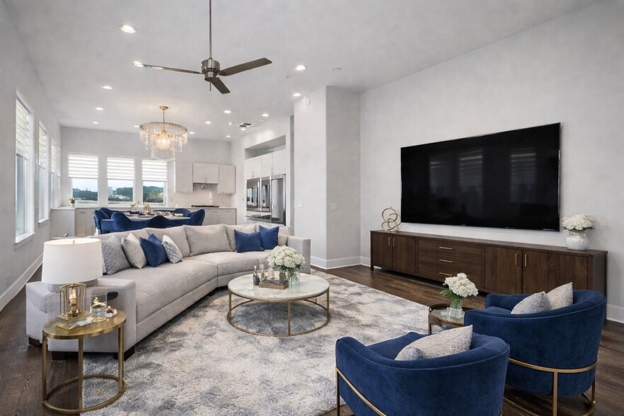 Building Photo - 381 E Greenbriar Ln