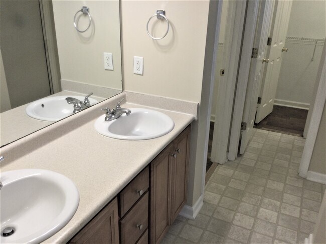 Building Photo - 509 Dresler Rd