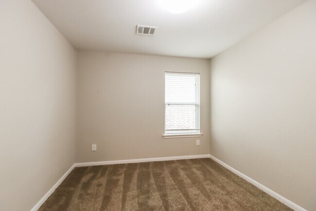 Building Photo - 21519 Kings Bend Dr