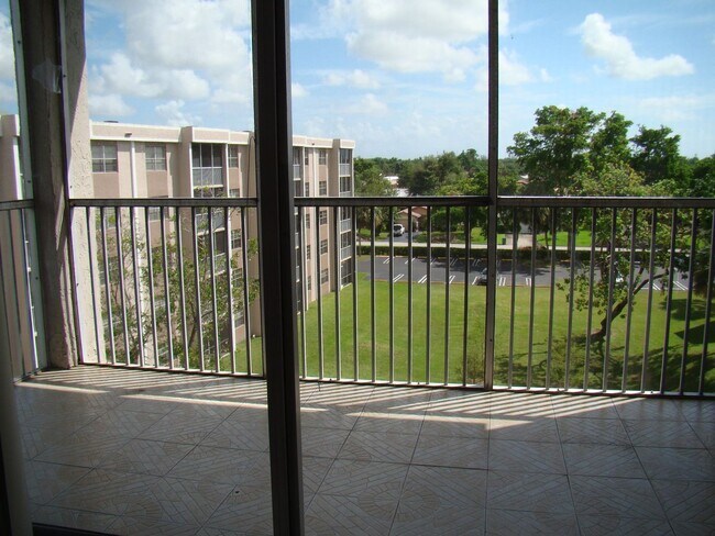 Building Photo - Move-In Special: 1 Month Rent-FREE!