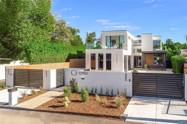 Building Photo - 22930 Dolorosa St