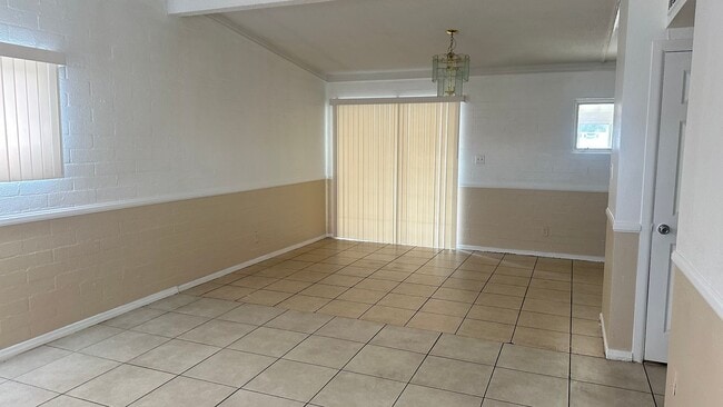 Building Photo - 3 BEDROOMS 2 BATHROOMS HOUSE AVAILABLE FOR...