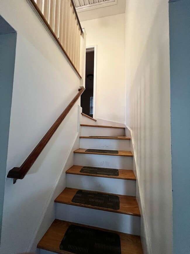 Building Photo - Beautiful, Single Family Colonial for Rent in Springfield!