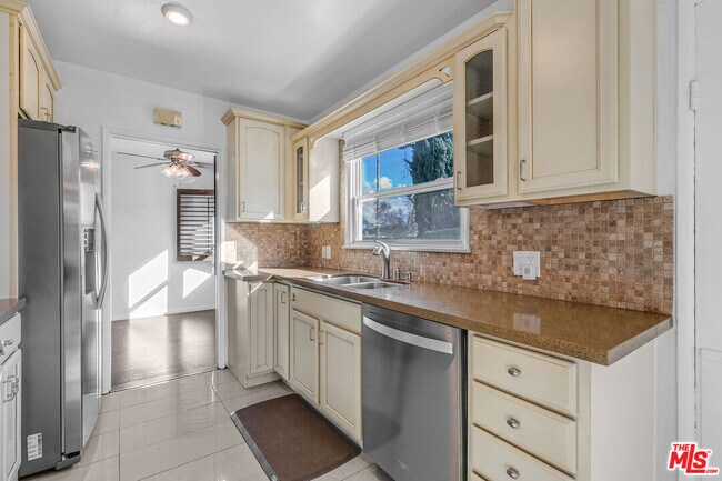 Building Photo - 6701 Blewett Ave