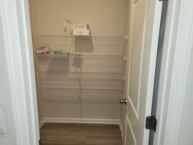 Building Photo - 235 Vly Oak Dr