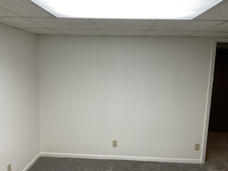 Lower level office area - 419 Peachtree Cir