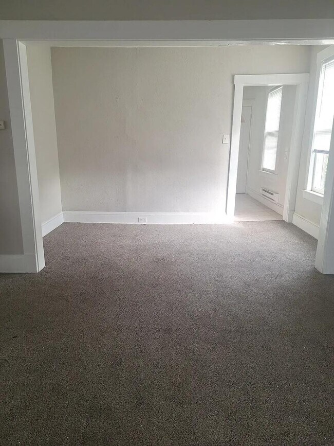 Building Photo - 3255 E 130th St