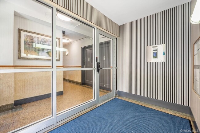 Building Photo - 220 Pelham Rd