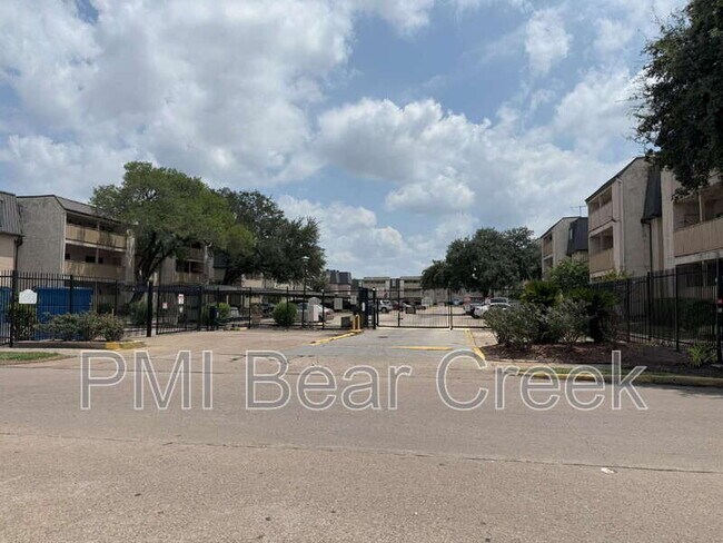 Building Photo - 8523 Hearth Dr