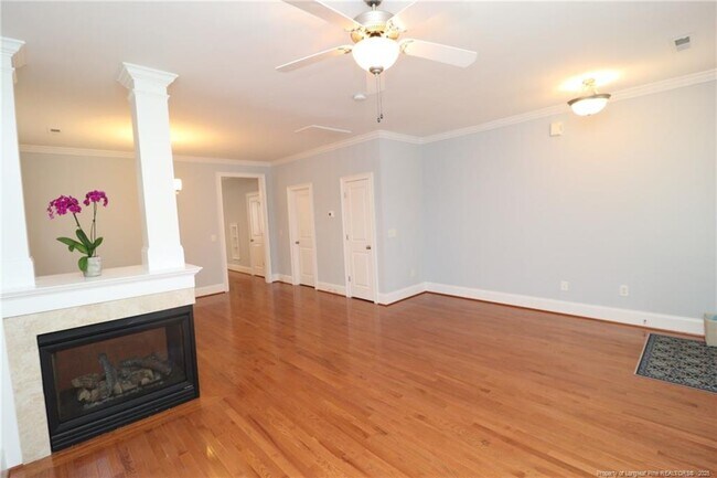 Building Photo - 5013 Sunny Creek Ln