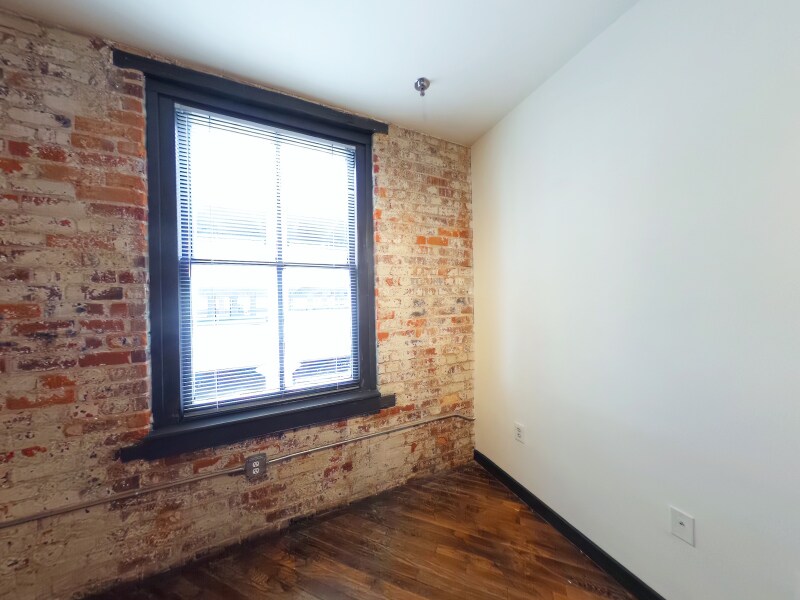 Building Photo - 1318 W Broad St