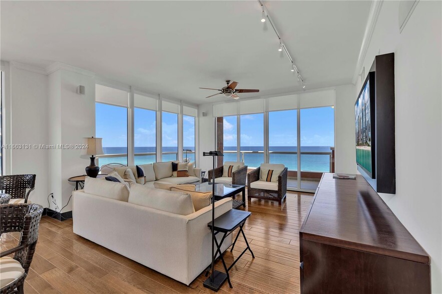Building Photo - 17875 Collins Ave