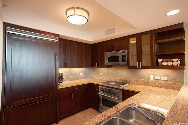 Building Photo - 1551 Ala Wai Blvd