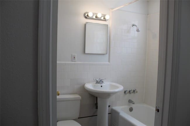 Building Photo - 229 Neyland St