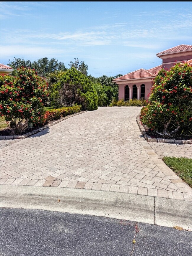 Building Photo - 1773 Grande Park Dr