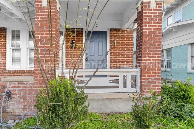 Building Photo - Charming studio 1-bathroom townhome in the...