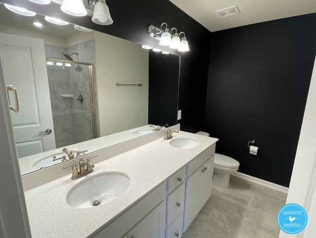 Building Photo - 222 White Oak Ridge Dr