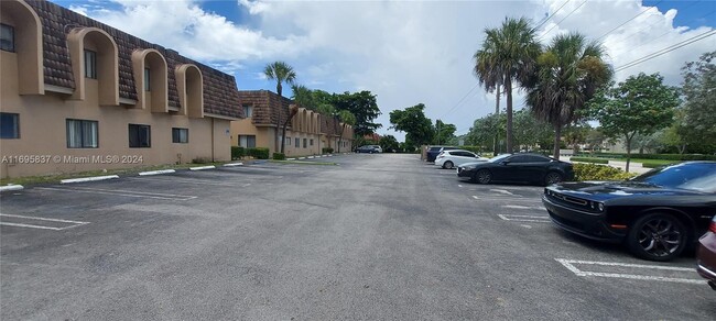 Building Photo - 10908 Royal Palm Blvd