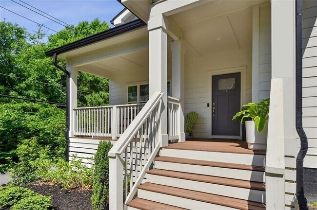 Building Photo - 1237 Milton Terrace SE