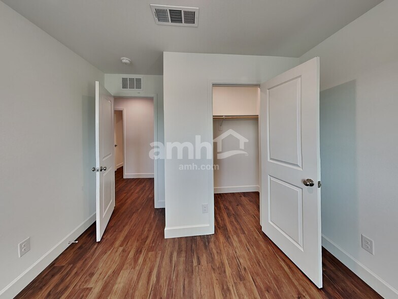 Building Photo - 296 Yasmin Daylily Pl