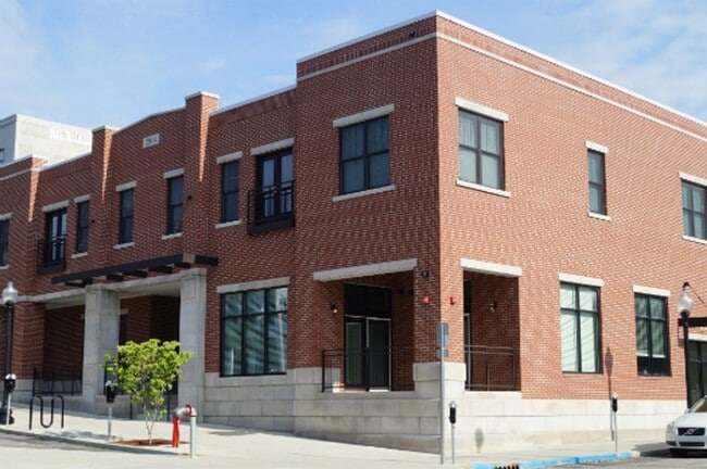 Building Photo - 201 N Washington St