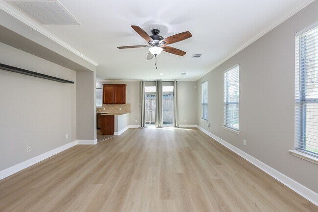 Building Photo - 16021 Summerville Lake Dr