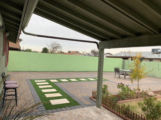 Building Photo - Desert Valley Estates Charm